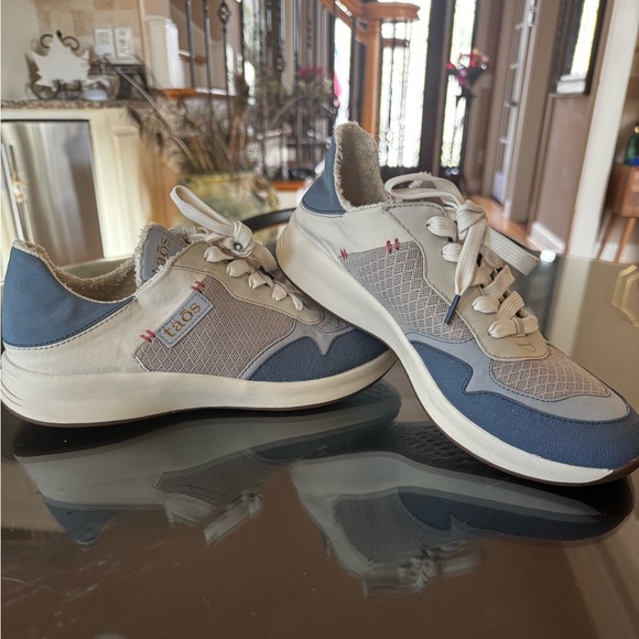 Taos Footwear Women’s Gray and Navy Sneakers - Picture 7 of 15